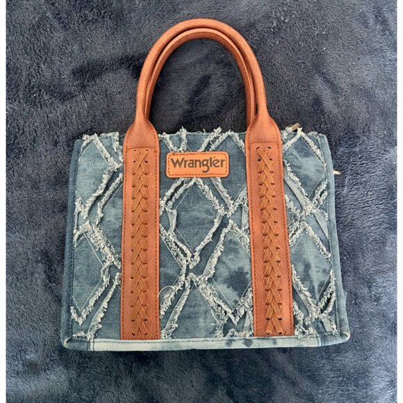 Wrangler Purse - Picture 2 of 5